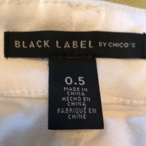 Chico’s Black Label white jeans/gold zippers on pockets in back/front size .05 - Picture 9 of 15